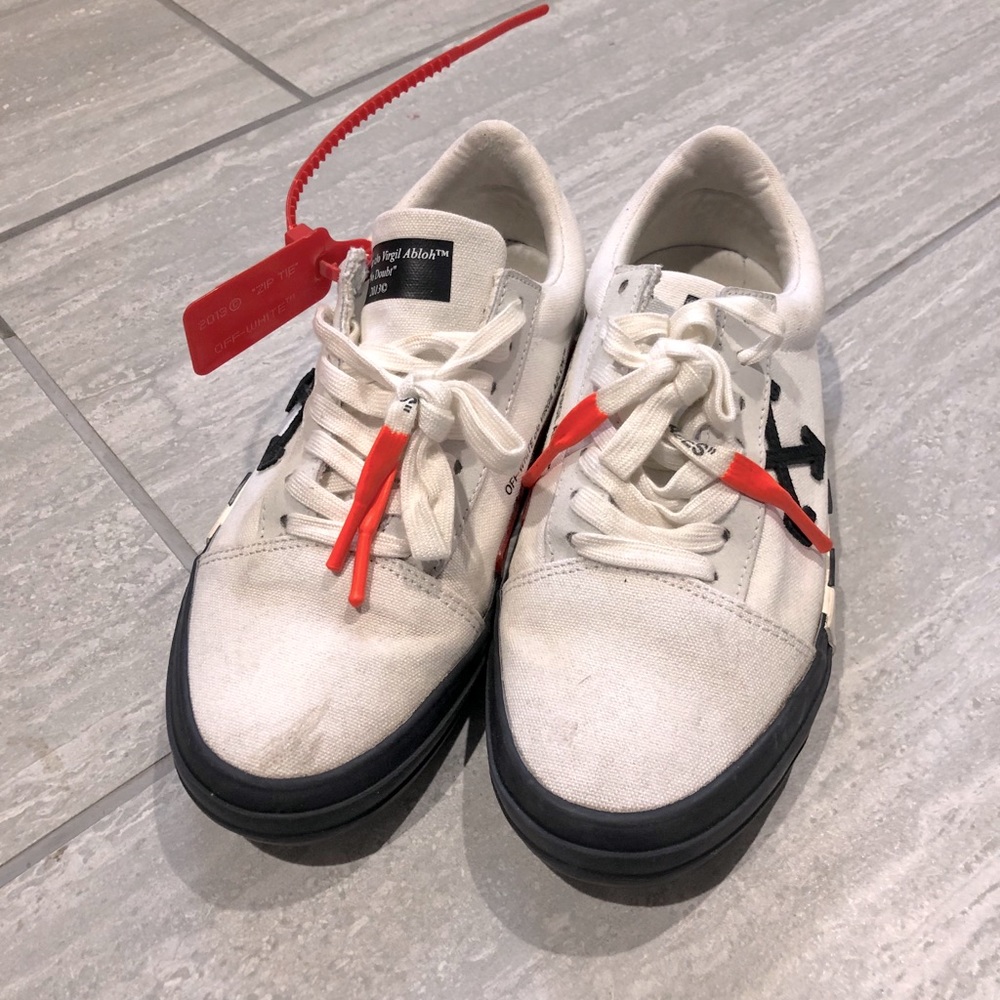 🛑 S O L D 🛑 OFF-WHITE Size 38 Vulc Low Top